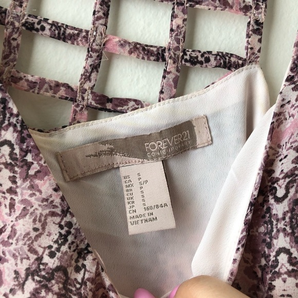 🛍4/$25! Forever 21 Cage-Back Flowy Print Tank Top - Picture 3 of 6